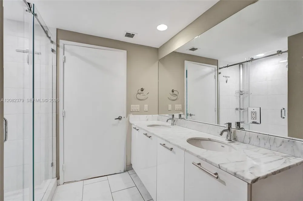 951 Brickell Ave #1106 Miami, FL 33131