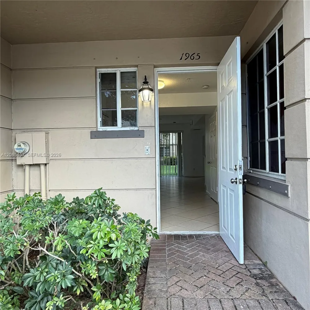 1965 Freeport Ln #1965 Riviera Beach, FL 33404