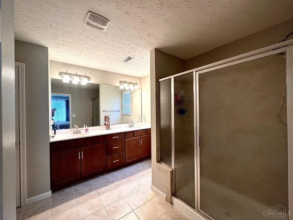 1021 Golden Oak Drive Hamilton, OH 45013