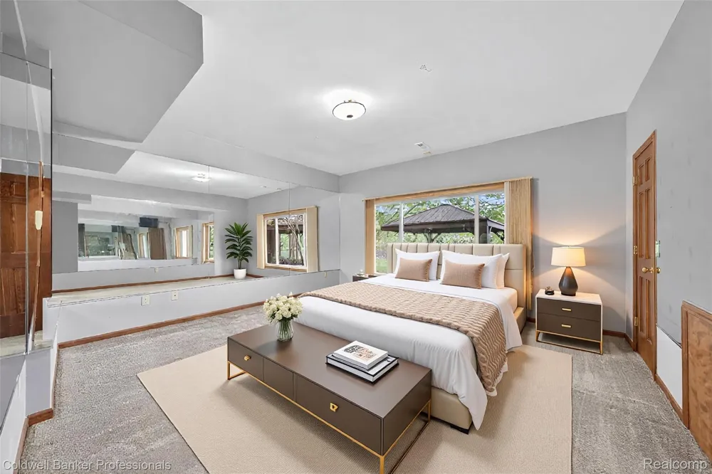 2076 Shore Hill Court West Bloomfield Charter Township, MI 48323