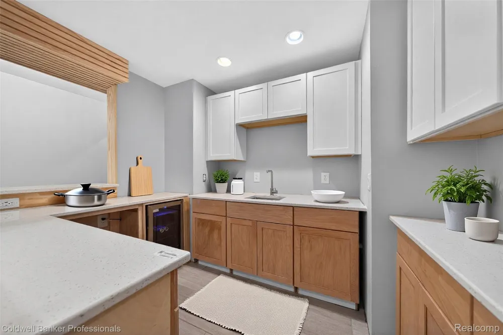 2076 Shore Hill Court West Bloomfield Charter Township, MI 48323