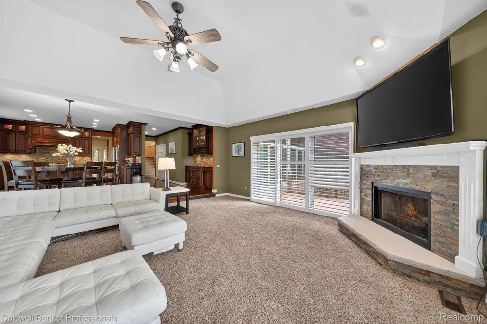 2076 Shore Hill Court West Bloomfield Charter Township, MI 48323