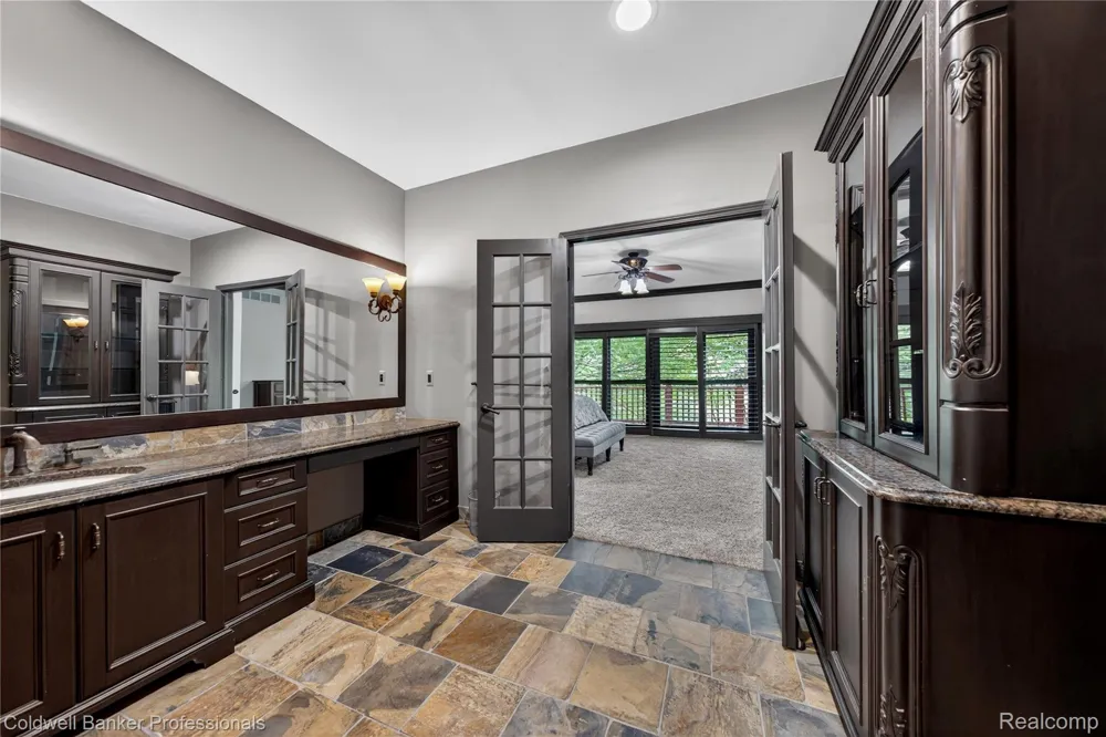 2076 Shore Hill Court West Bloomfield Charter Township, MI 48323