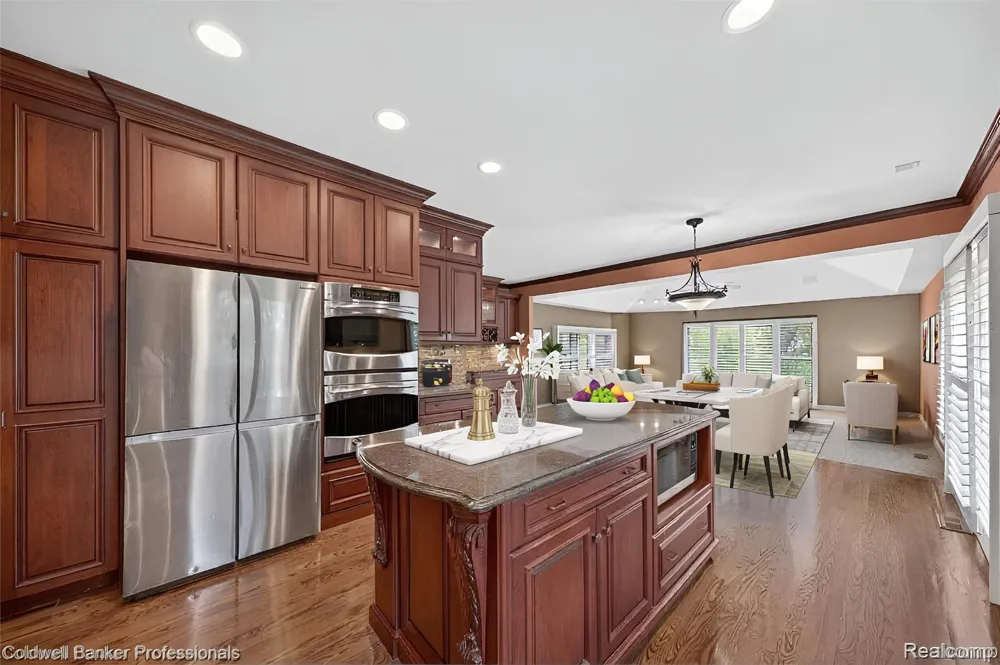 2076 Shore Hill Court West Bloomfield Charter Township, MI 48323