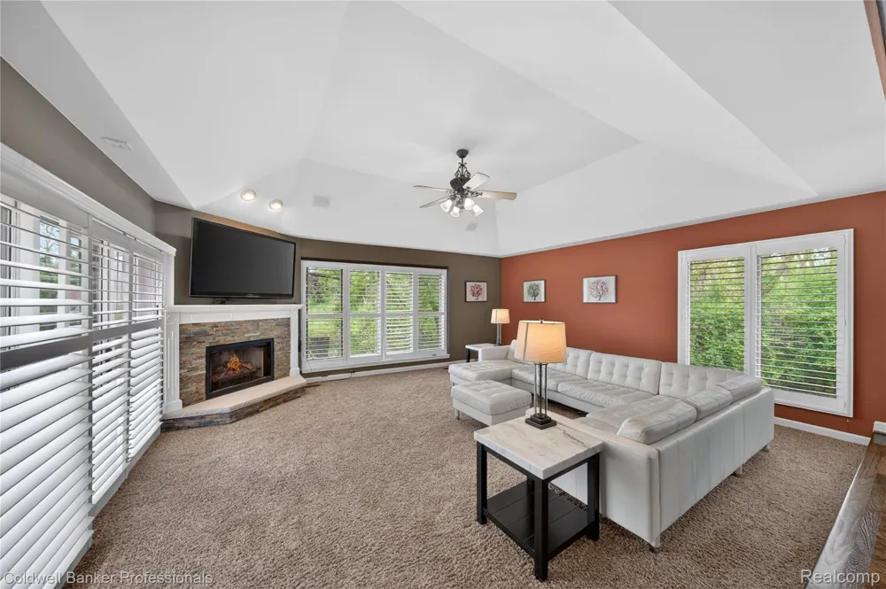 2076 Shore Hill Court West Bloomfield Charter Township, MI 48323