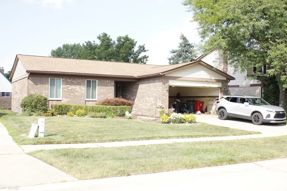 19909 Towner Drive Clinton Charter Township, MI 48038