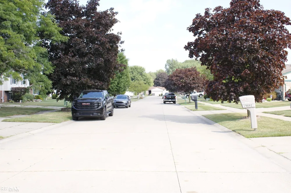 19909 Towner Drive Clinton Charter Township, MI 48038