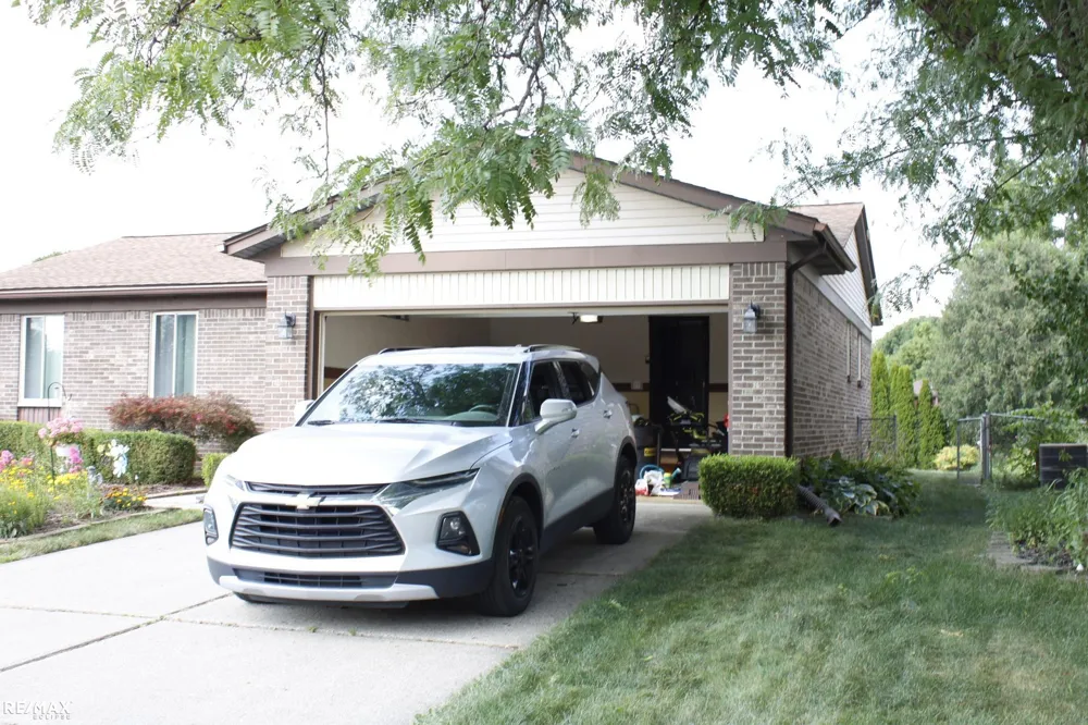19909 Towner Drive Clinton Charter Township, MI 48038