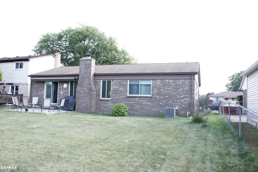 19909 Towner Drive Clinton Charter Township, MI 48038