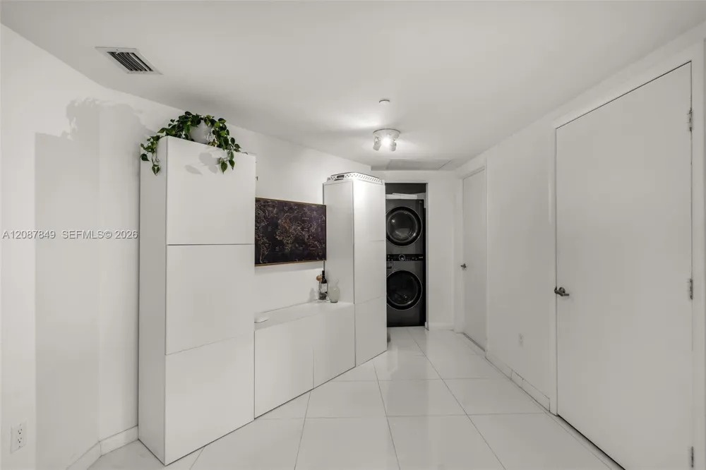 475 Brickell Ave #3609 Miami, FL 33131