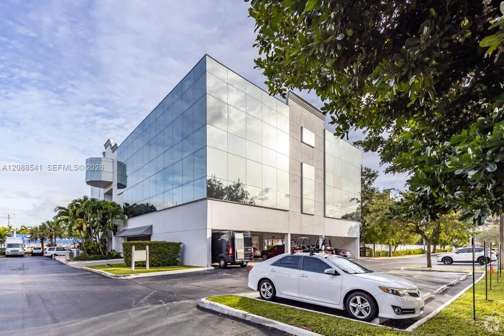 800 E cypress creek rd #2409 Fort Lauderdale, FL 33309