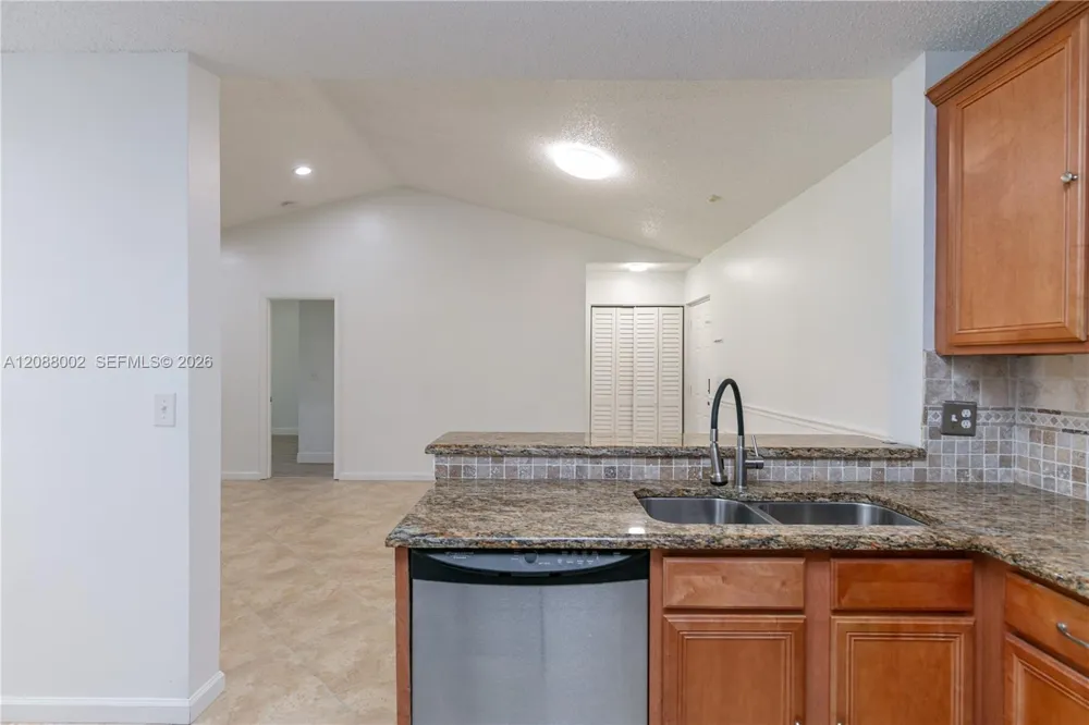5741 Riverside Dr #205A5 Coral Springs, FL 33067