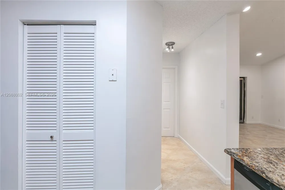 5741 Riverside Dr #205A5 Coral Springs, FL 33067
