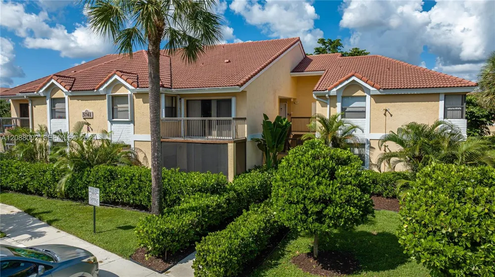 5741 Riverside Dr #205A5 Coral Springs, FL 33067
