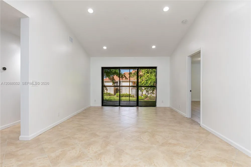 5741 Riverside Dr #205A5 Coral Springs, FL 33067