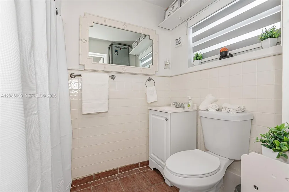 815 NE 6th St #0 Hallandale Beach, FL 33009