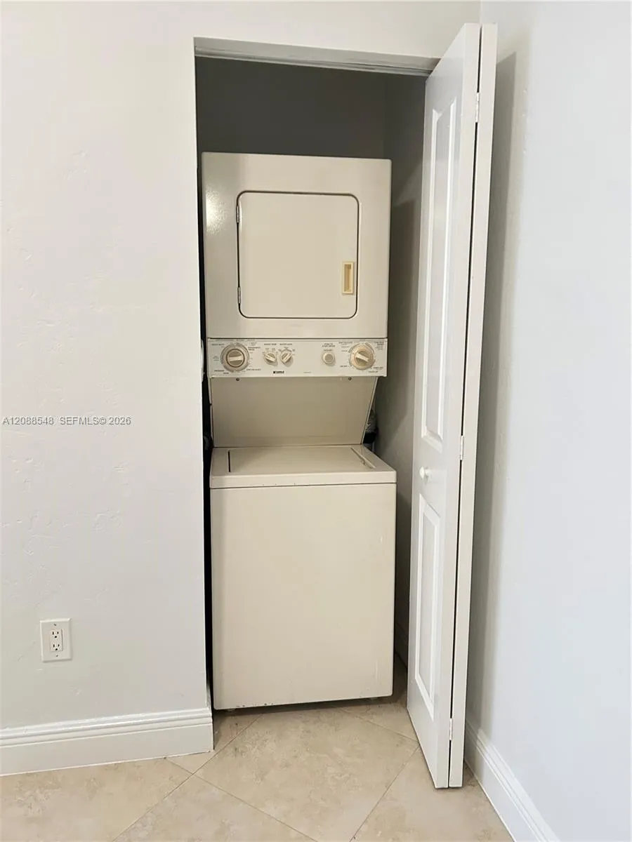 2880 Pine Tree Dr #3 Miami Beach, FL 33140