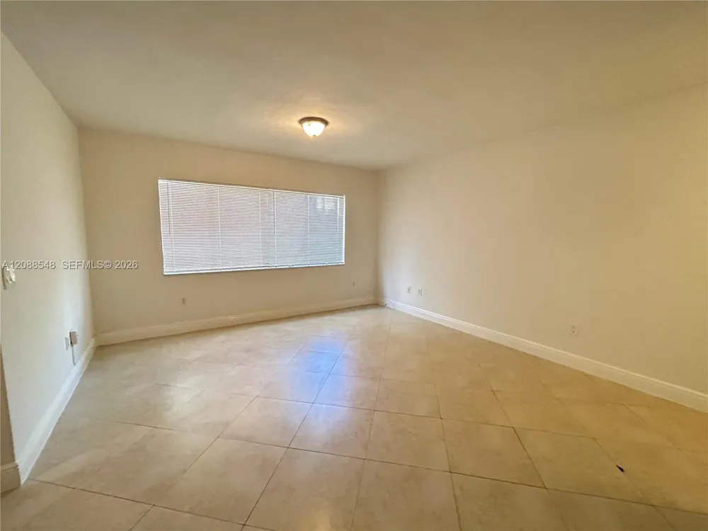 2880 Pine Tree Dr #3 Miami Beach, FL 33140