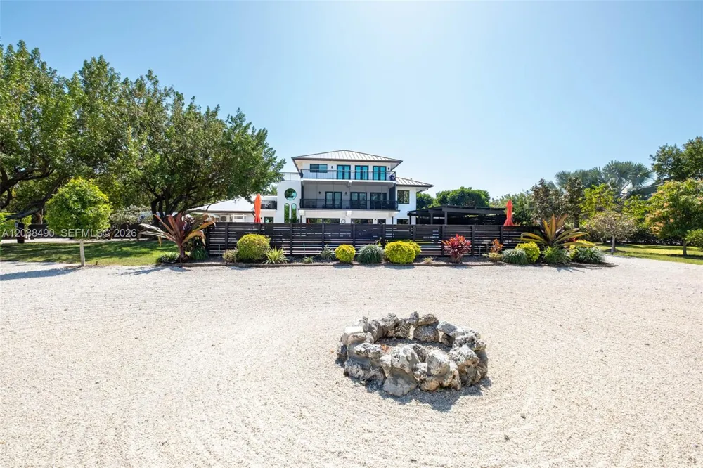 55 Ocean Front Dr Key Largo, FL 33037