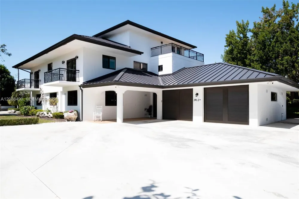 55 Ocean Front Dr Key Largo, FL 33037