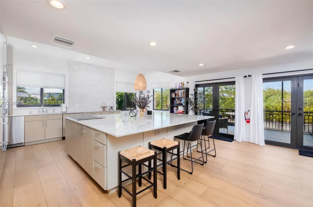 55 Ocean Front Dr Key Largo, FL 33037