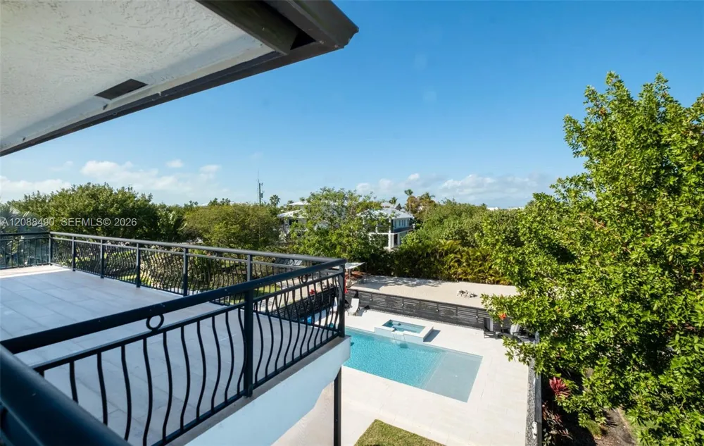 55 Ocean Front Dr Key Largo, FL 33037