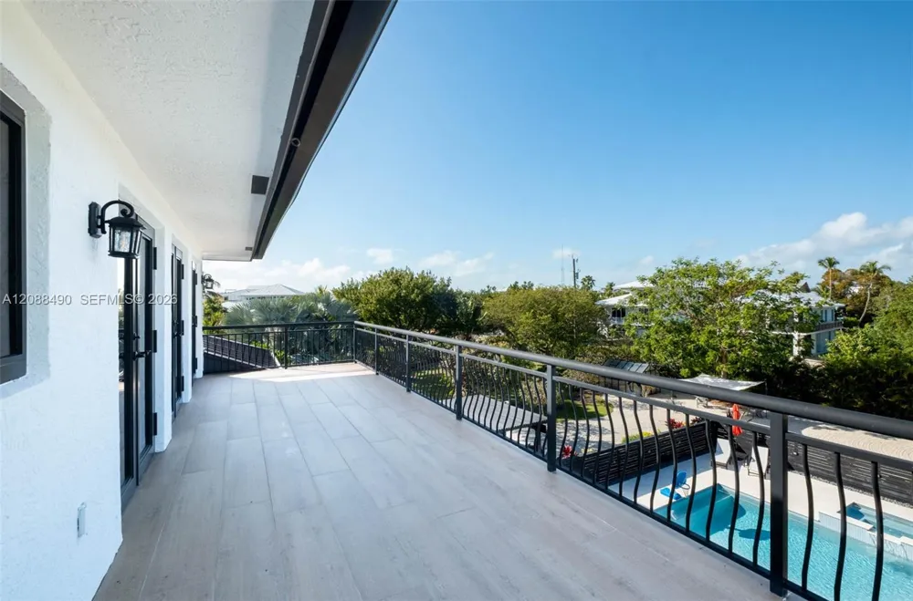 55 Ocean Front Dr Key Largo, FL 33037