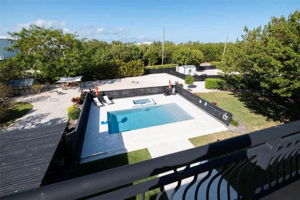 55 Ocean Front Dr Key Largo, FL 33037