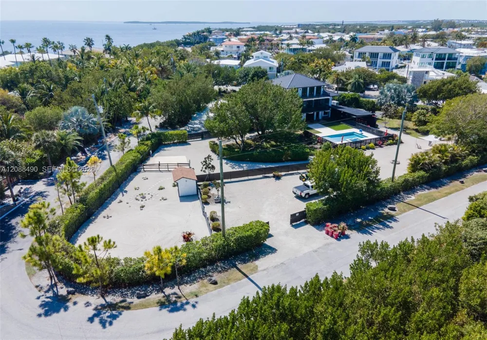55 Ocean Front Dr Key Largo, FL 33037