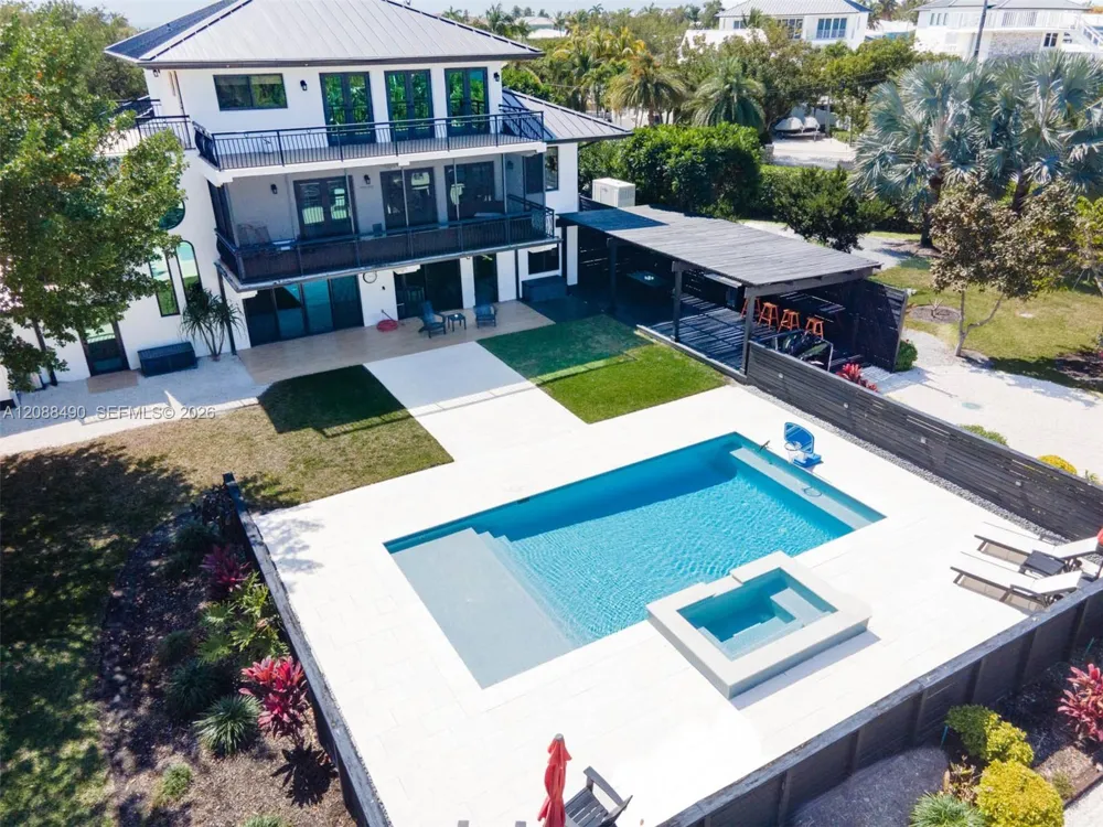 55 Ocean Front Dr Key Largo, FL 33037