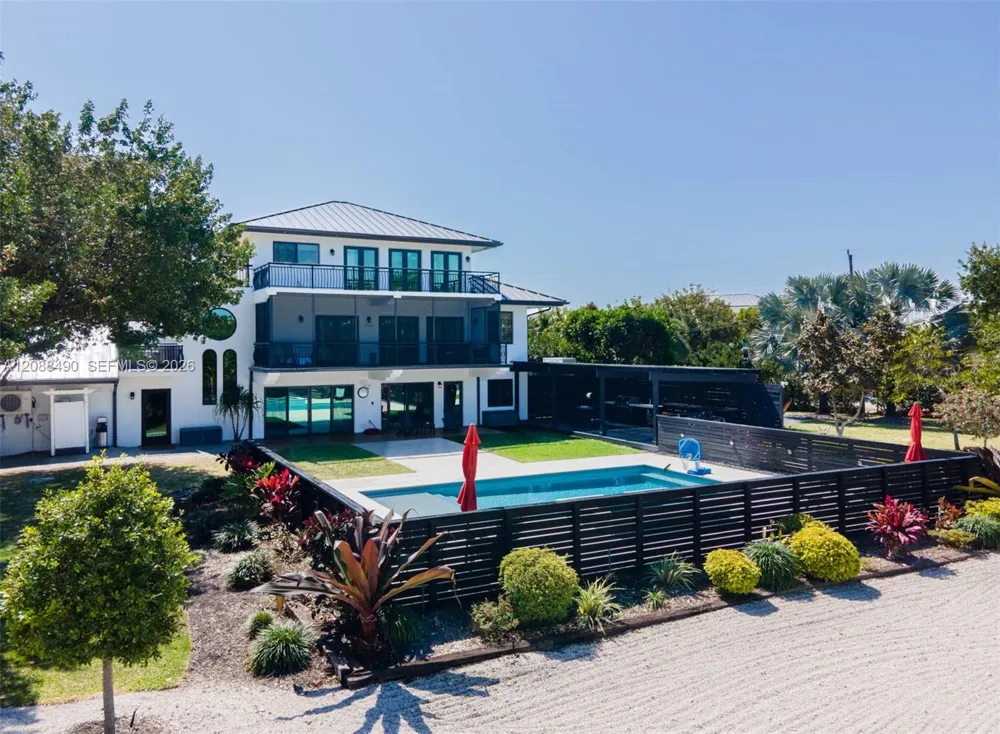 55 Ocean Front Dr Key Largo, FL 33037