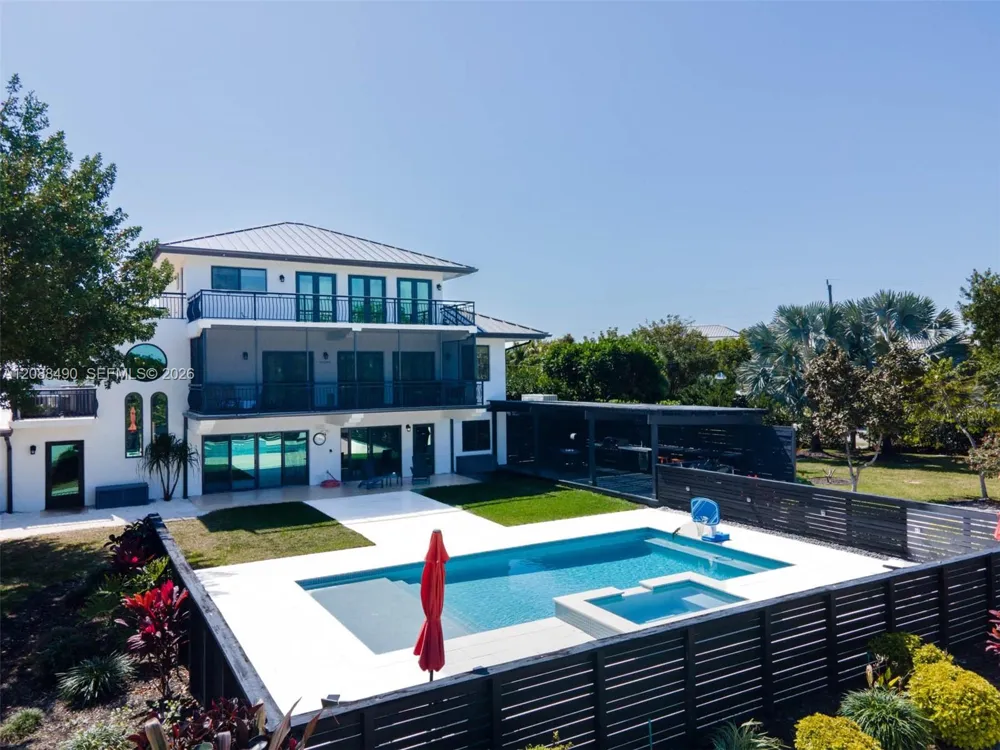 55 Ocean Front Dr Key Largo, FL 33037