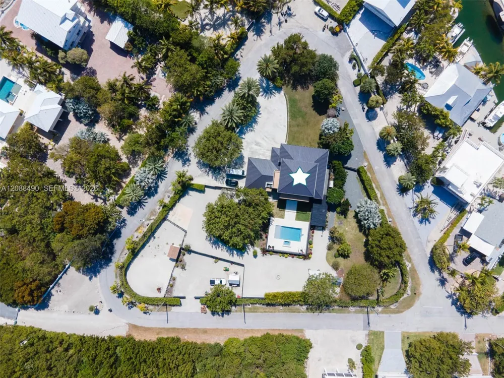 55 Ocean Front Dr Key Largo, FL 33037