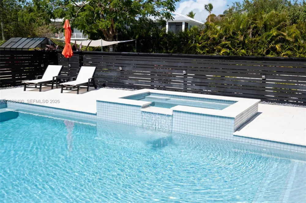 55 Ocean Front Dr Key Largo, FL 33037
