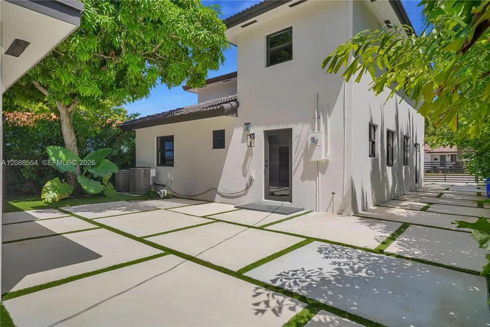1936 SW 18th St Miami, FL 33145