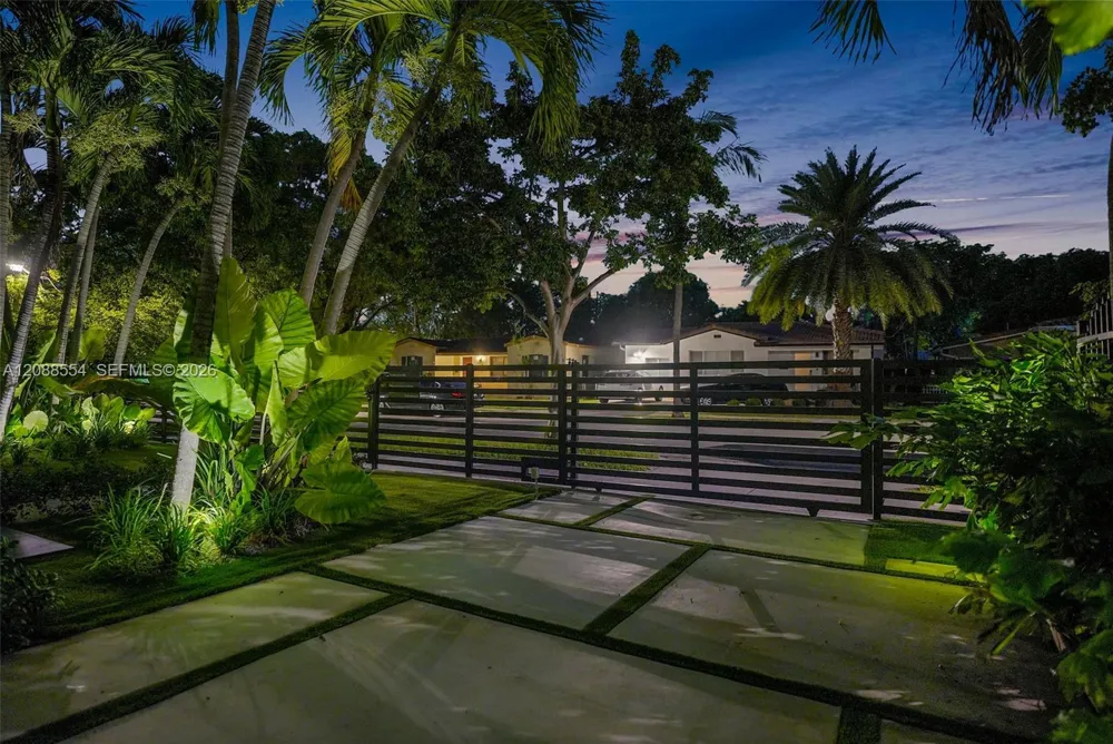 1936 SW 18th St Miami, FL 33145