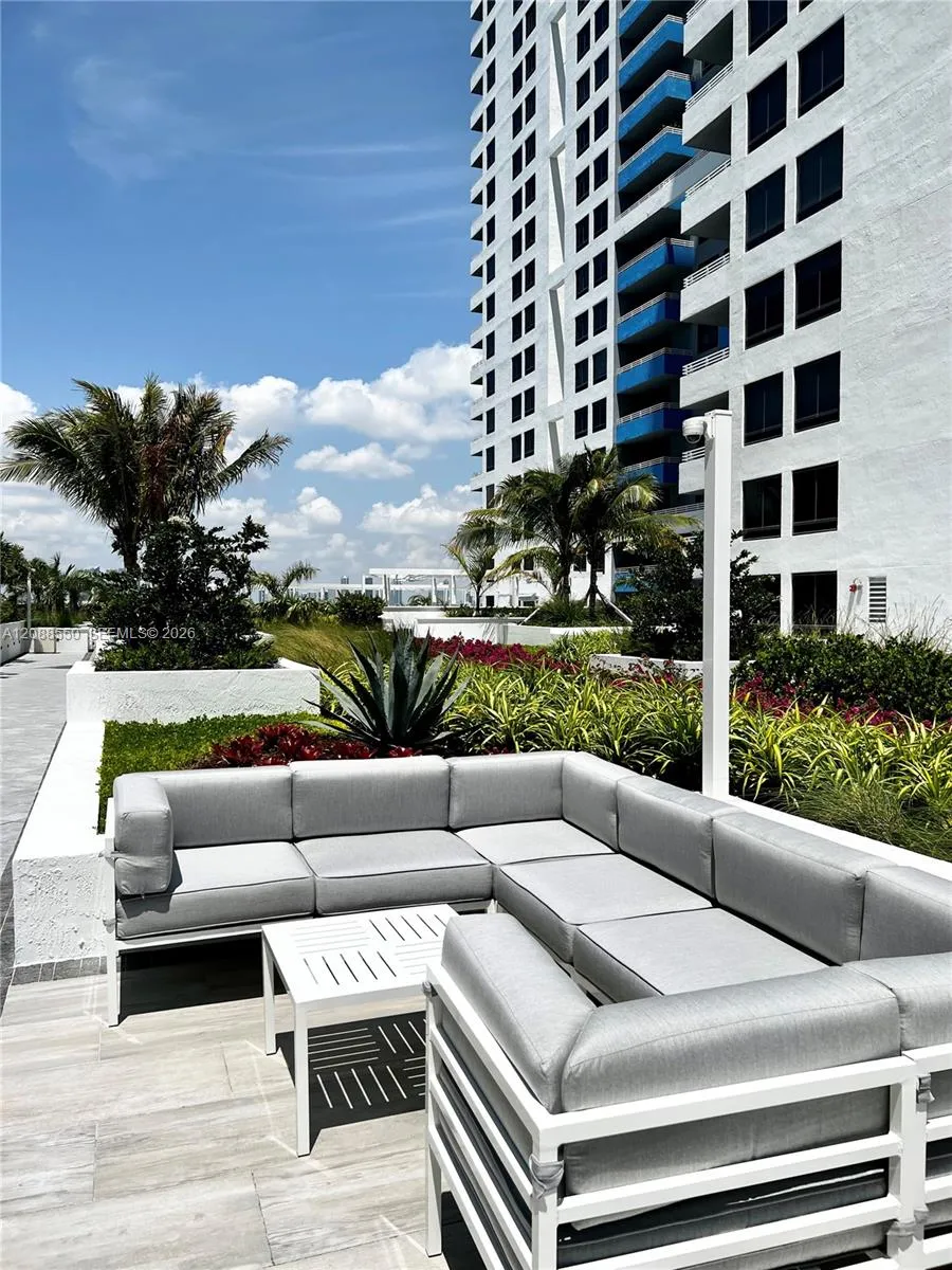 1330 West Ave #1207 Miami Beach, FL 33139