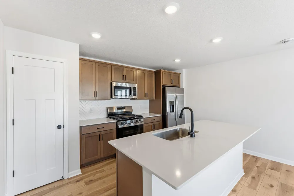 1102 Annagaire Curve Rosemount, MN 55068