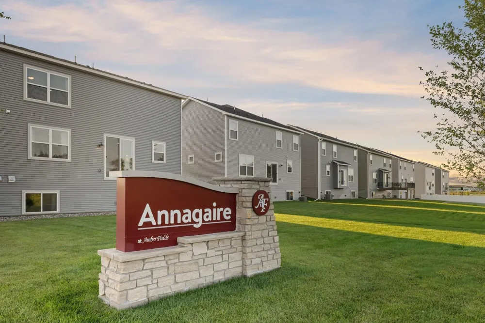 1102 Annagaire Curve Rosemount, MN 55068