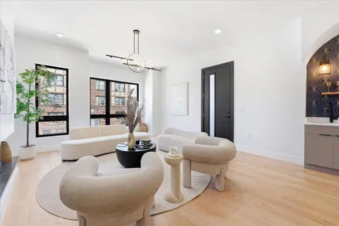 81 LEXINGTON AVE