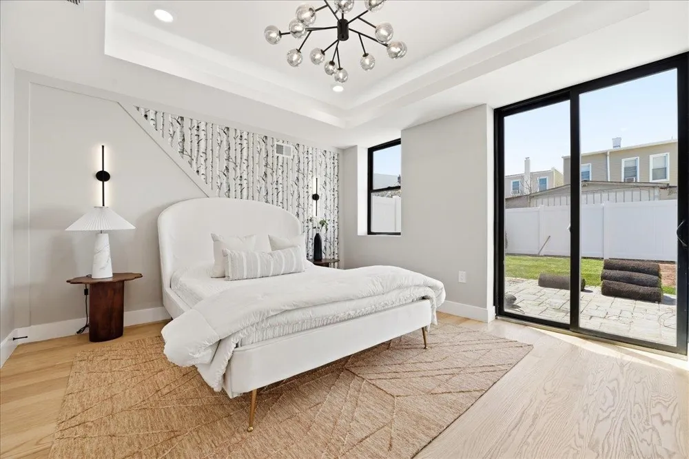 81 LEXINGTON AVE Jersey City, NJ 07304
