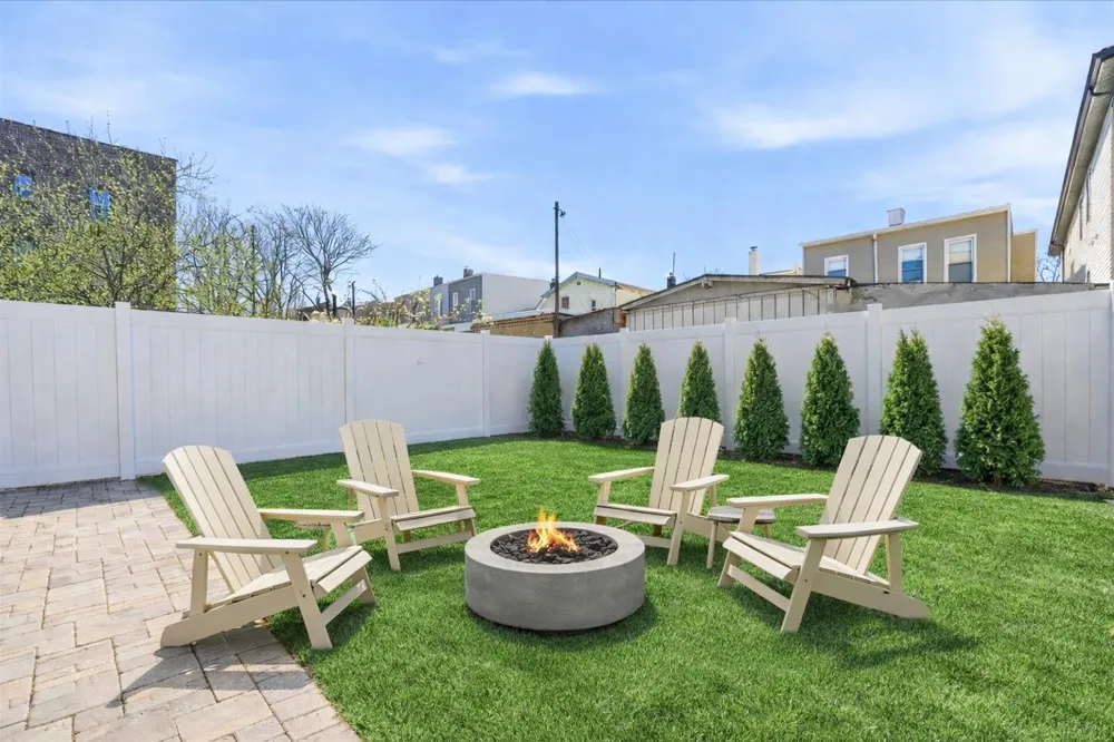81 LEXINGTON AVE Jersey City, NJ 07304