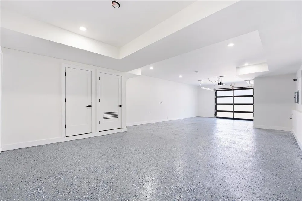 81 LEXINGTON AVE Jersey City, NJ 07304