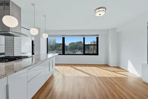135 MONTGOMERY ST