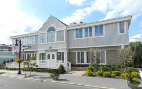 27 Beach Road #6A