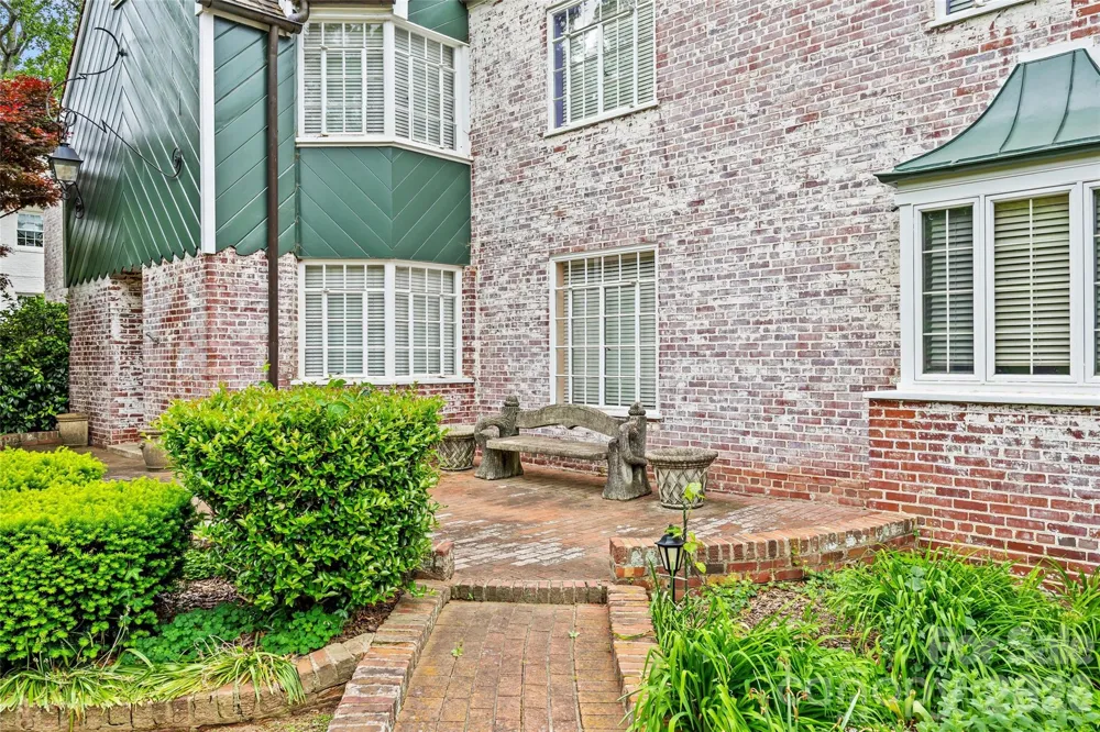 1858 Queens Road W Charlotte, NC 28207