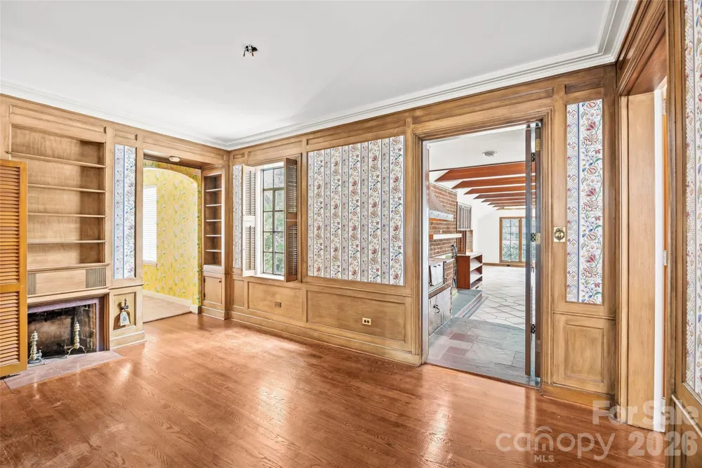 1858 Queens Road W Charlotte, NC 28207