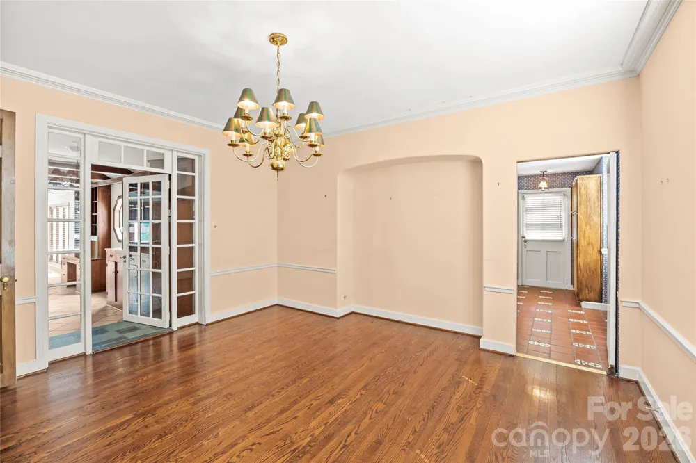 1858 Queens Road W Charlotte, NC 28207