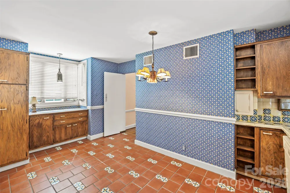 1858 Queens Road W Charlotte, NC 28207