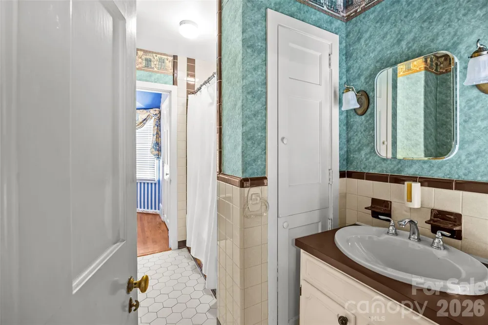 1858 Queens Road W Charlotte, NC 28207